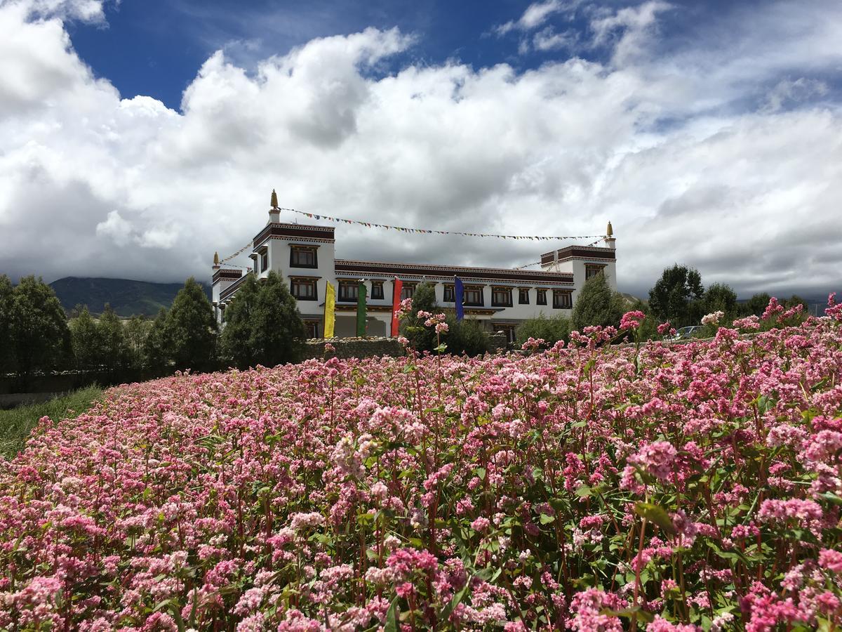 Royal Mustang Resort Nambo Exterior photo